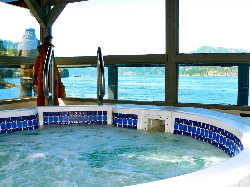 Brown'S Bay Resort Campbell River Eksteriør billede